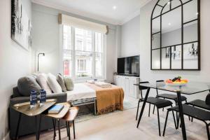 Bright and Modern Bayswater Apartment