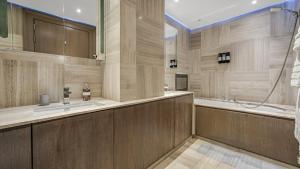 Luxury Interior Designed 3 Bedroom Apartment in Central London