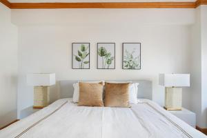 Contemporary 2 Bed 2 Bath Apt Bright and Sunny