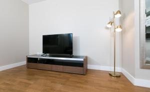 Finest Luxury 1 Bedroom Apartment
