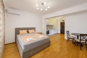 Studio with Balcony and Sea View room in Adelisa Apartments