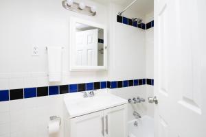 Contemporary 1 Bedroom Apartment in NYC