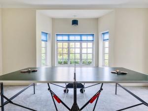 Pass the Keys Surrey Retreat – 5BR Hidden Gem