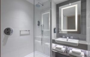 Deluxe King & Single Room room in Clayton Hotel Birmingham