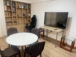 Moderno departamento 2 dormitorios con patio