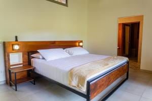 Privacy-large Pool-wildlife-amazing