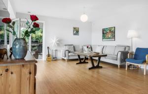 Amazing Home In Glesborg With Wifi