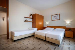 Triple Room with Kitchenette room in iH Hotels Milano ApartHotel Argonne Park