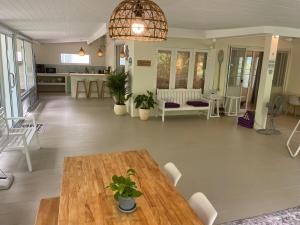 Zen Beach Oasis - Balinese Beachfront House with Stunning Sea View