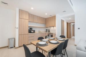 Beautiful Business Bay Apartment for 4