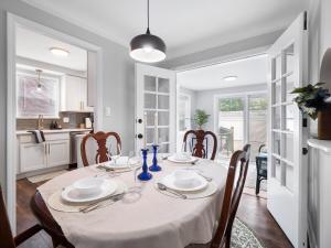 Stylish Home - Game Room - Wet Bar - Sleeps 9 - Outdoor