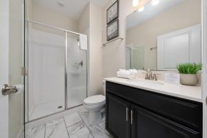 Spacious 4BR Townhome Private Pool & Resort Access 114