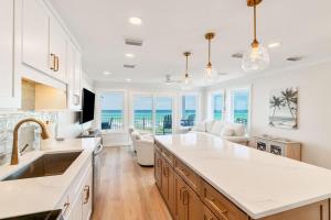 30A Beachfront, Pool , Spooky Palms,4 Bedroom ,Sleeps 10