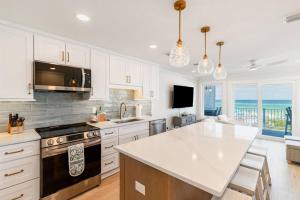 30A Beachfront, Pool , Spooky Palms,4 Bedroom ,Sleeps 10