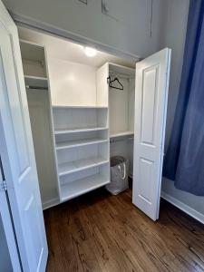 Flexhome West Town 2BR Apt T1