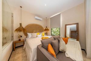 Two Level Penthouse w Rooftop Pool and Sunset