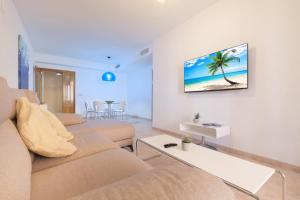 Denia Beach & Pool - Modern Flat near the Port with Parking