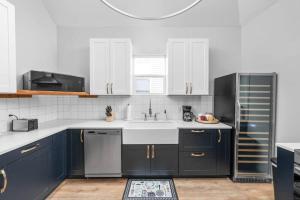 Newly remodeled 4 bedroom - Downtown