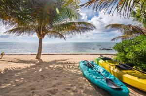 Beachfront Tankah 3 villa for 18 guests!