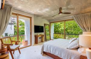 Beachfront Tankah 3 villa for 18 guests!