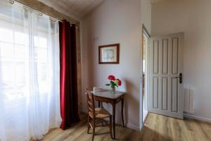 Maisons de vacances La Roche des Bois, maison classee *** (8 pers) : photos des chambres