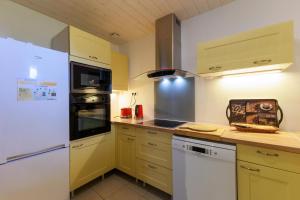 Maisons de vacances La Roche des Bois, maison classee *** (8 pers) : photos des chambres