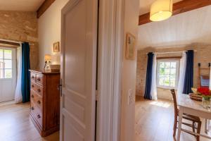 Maisons de vacances La Roche des Bois, maison classee *** (8 pers) : photos des chambres