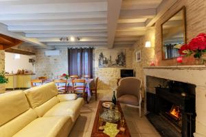 Maisons de vacances La Roche des Bois, maison classee *** (8 pers) : photos des chambres