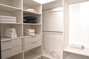 Puerto Varas frente al Lago Llanquihue "Aedes Salus"