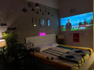 Romantic Stay with 4K Projector