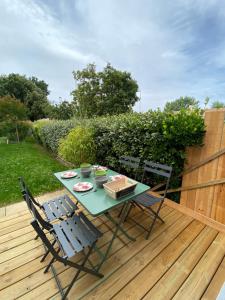 B&B / Chambres d'hotes Maison M, chambre privee acces jardin piscine et jacuzzi pres de La Rochelle : photos des chambres
