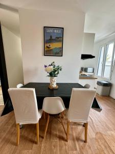 Duplex 70m2 proche mer, 2 chambres, terrasse, parking gratuit dans la rue