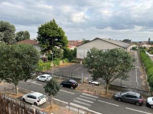 Charmant appartement et piscine dans résidence