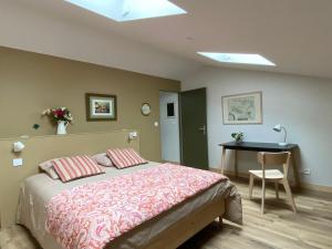 B&B / Chambres d'hotes Maison M, chambre privee acces jardin piscine et jacuzzi pres de La Rochelle : photos des chambres