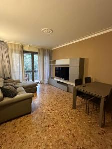 2 bedroom apartment 50 m from the sea