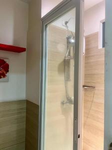 Quiet and spacious condo wid fast internet connection with Netflix