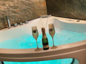 Galatea Suite Luxury and Jacuzzi
