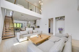 Walk to Celebration Park Naples Home with Pool!