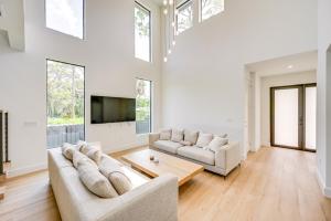 3 Mi to Naples Beach Luxurious Home with Pool!