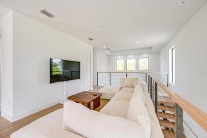 3 Mi to Naples Beach Luxurious Home with Pool!