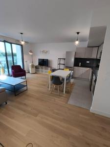 2min walk to metro, Newly Furnished 3 Bed Room, Gustave Roussy