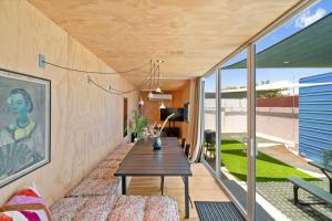 Smurf Haus - Luxuriously Small with Resort-like Pool