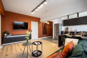 Artful & Light-Filled 2BR on Calea Victoriei - Prime Central Spot