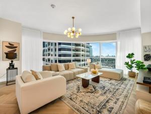Kensington 2BR Brand NEW, huge & Luxurious