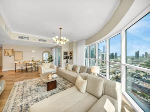 Kensington 2BR Brand NEW, huge & Luxurious
