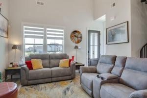 Walk to Marina Lake Greenwood Retreat with Hot Tub