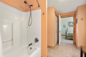 Look Out - The Landings at Sugar Creek