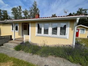 Charmig Villa bredvid sjön Örlen