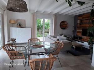 Villas VILLA DE PLAIN PIED ET STUDIO CLIMATISES , AU CALME , 6 PERSONNES MAXIMUM POUR LE MEME GROUPE, A 7mn DU GOLF ET DE LA PLAGE : photos des chambres