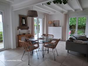 VILLA DE PLAIN PIED ET STUDIO CLIMATISES, AU CALME, 6 PERSONNES MAXIMUM A 7mn DU GOLF ET DE LA PLAGE